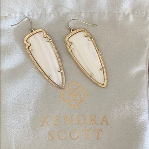Skylar Earrings ivory